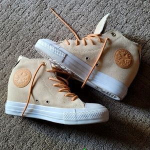 Converse shoes size 7